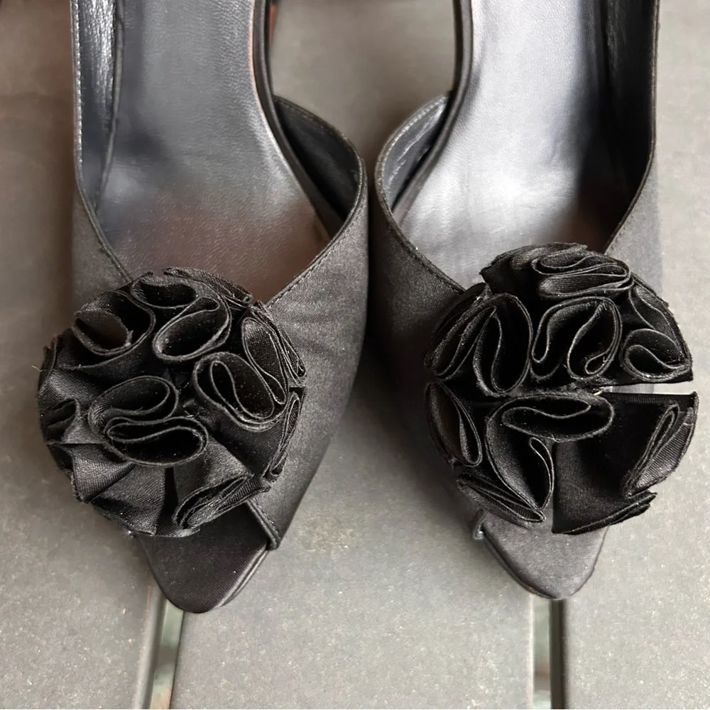 Pelle Moda Black Satin Rose Embellished Heels SZ 7.5